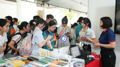 60 entreprises ont proposé 5 000 emplois lors du salon de l'emploi de l'Université d'économie de Hô Chi Minh-Ville.
