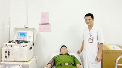Un teniente coronel de la policía de Bac Ninh ha donado sangre 32 veces para salvar vidas: "Mientras pueda ayudar, seguiré haciéndolo".