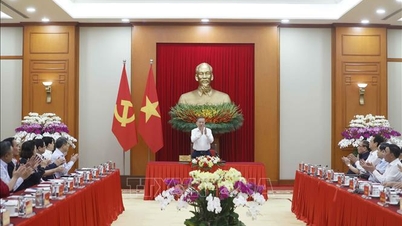 Generalsekreteraren och presidenten ledde styrkommitténs möte för 100-årsdagen av partiets ledning av den vietnamesiska revolutionen.