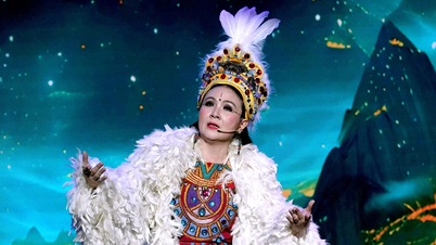 Thanh Ngan and two opera singers
