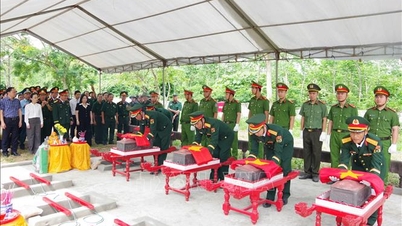 Uroczystość żałobna i pochówek szczątków 5 męczenników zebranych w gminie Dakrong (prowincja Quang Tri).
