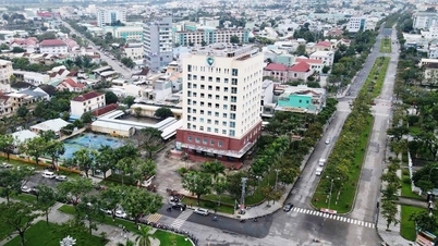 ダナン市は、都市部の混雑緩和のため、一部の学生を旧タムキー地区に戻すことを検討している。