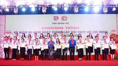 Célébration du 85e anniversaire de la fondation de l'Organisation des jeunes pionniers de Hô Chi Minh.