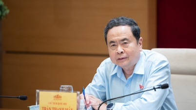 Předseda Národního shromáždění Tran Thanh Man podepsal a vydal usnesení o personálních záležitostech.