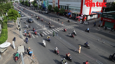 Hari pertama pembalikan aliran trafik fleksibel di Jalan Cong Hoa: Trafik secara amnya lancar.