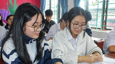 Einschreibungen in die 10. Klasse in Ha Tinh: Warum herrscht in einigen Gebieten ein Mangel an Schülern, während andere überfüllt sind?