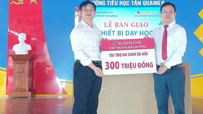 Agribank Hải Dương trao máy tính tặng Trường Tiểu học Tân Quang II