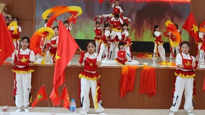 សមាជិកក្រុមមកពីសង្កាត់ Tay Tuu មានទំនុកចិត្ត និងច្នៃប្រឌិតក្នុងដំណើរថ្មីរបស់ពួកគេ។