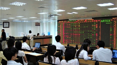 Cổ phiếu dầu khí bùng nổ "cứu" VN-Index thoát phiên giảm sâu