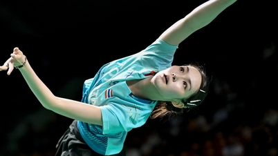 19 yaşındaki "güzellik kraliçesi", üst düzey badminton dünyasında muhteşem bir sürprize imza attı.