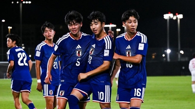 일본 U17 팀이 대승을 거두며 U17 아시아 선수권 대회 준결승에 진출했습니다.
