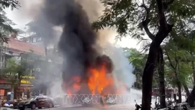 Hanoi: Buss tar fyr i Ly Thuong Kiet-gaten, mange får panikk.