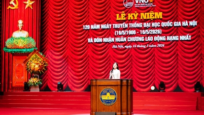 Discours de l'étudiante Duong Yen Nhu lors de la cérémonie célébrant le 120e anniversaire de la fondation de l'Université nationale du Vietnam à Hanoï.