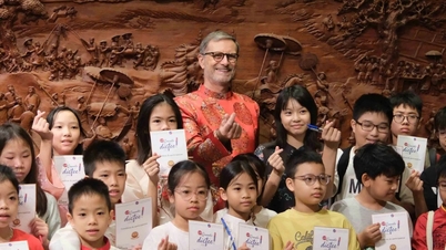 Temple de la Littérature - Université Nationale : Un lieu de rencontre pour les jeunes qui aiment la langue française.