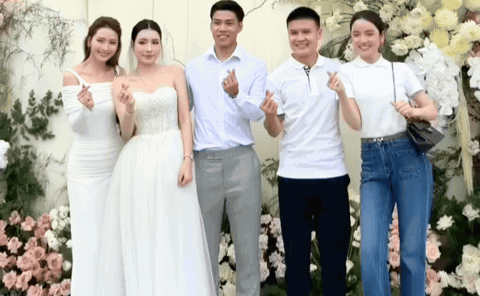 ជូ ថាញ់ ហ្វៀន និង ពិធីករ មូ តាត ប្រកួតប្រជែងសម្រស់ជាមួយកូនក្រមុំ ប៊ីច ហាញ ក្នុងពិធីមង្គលការរបស់ វ៉ាន់ ថាញ់; តើសម្រស់របស់អ្នកណាស្អាតជាង?