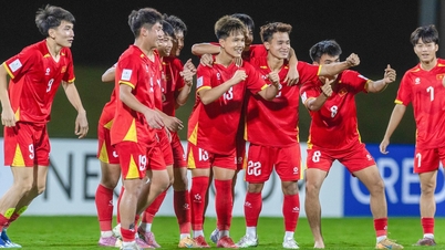 Vietnam U17 vs Australia U17 (first half) 0-0: Sy Bach misses a chance.