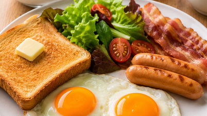 Bagaimanakah makan sarapan lewat mempengaruhi berat badan?