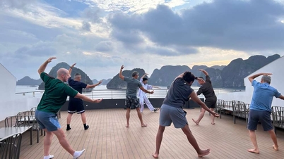 Az ausztrál turisták Tam Cocban élik át az aranyszezont, és luxushajókon hajóznak a Ha Long-öbölben.