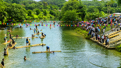 Navštivte festival rybaření v potoce, který pořádají Muongové, a zastavte se v Toan Thang.