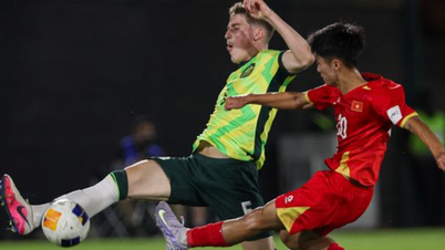 Coach Nguyen Tuan Phong: Vietnam U17 team lacked stamina before the match against Australia.