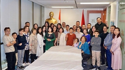 Conmemoración del 136º aniversario del nacimiento del presidente Ho Chi Minh en Vancouver, Canadá.