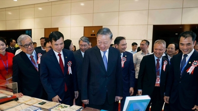 สุนทรพจน์ของเลขาธิการและอธิการบดี โต ลัม ในพิธีรำลึกครบรอบ 120 ปีแห่งการก่อตั้งมหาวิทยาลัยแห่งชาติฮานอย: สารสำหรับระบบการอุดมศึกษาของเวียดนามทั้งหมด