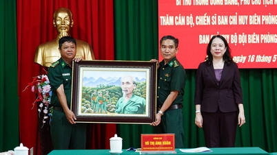 Başkan Yardımcısı Vo Thi Anh Xuan, Duong Dong Limanı Sınır Kapısı'nda Sınır Muhafız Komutanlığı subay ve askerlerini ziyaret etti.