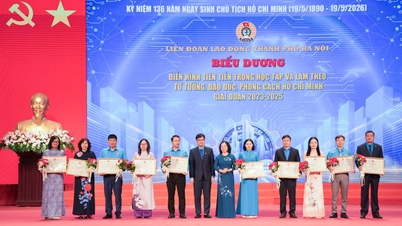 Hanoi honors 30 exemplary individuals who have followed President Ho Chi Minh's teachings and commends 100 skilled craftsmen.