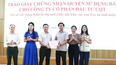 Aynı gün verilen arazi mülkiyet belgeleri: Lao Cai'deki toprak reformunun etkinliği.