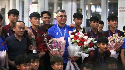 Die vietnamesische U17-Mannschaft kehrte am Nachmittag des 18. Mai nach Hause zurück.