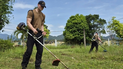 ภาพอันอบอุ่นหัวใจของเจ้าหน้าที่กองทัพเรือแคนาดา ณ ศูนย์สำหรับเด็กด้อยโอกาสในเมืองดานัง