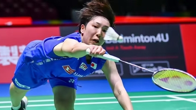 Un joueur japonais bat la superstar chinoise et remporte un prestigieux tournoi de badminton.