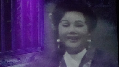 Ngoc Giau og Minh Vuong husker fortiden, og huskes i stykket "Rang Ngoc Con Son".