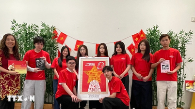 Honoring the values ​​of peace and friendship of President Ho Chi Minh in Canada.