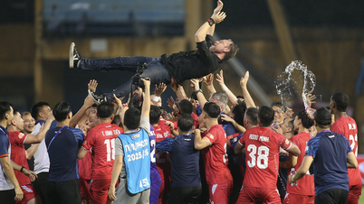 Hanoi Police FC, V-League şampiyonluğunu büyük bir coşkuyla erken kutladı.