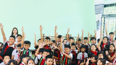 Difundir información jurídica sobre los derechos de los niños entre los estudiantes del grupo étnico Co Tu.