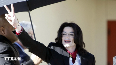 „Król Popu” Michael Jackson powraca na szczyt północnoamerykańskiego box office’u.