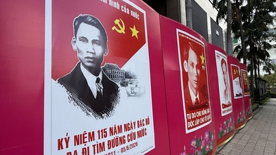 호찌민 주석에 관한 선전 포스터 및 다큐멘터리 사진 전시회 개막.