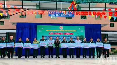 Veteraner i Ho Chi Minh-byen «lærer av onkel Ho», «følg onkel Hos eksempel».