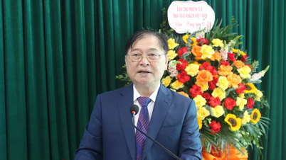 Professor Phan Xuan Dung: Ciência e tecnologia são a força da nação.