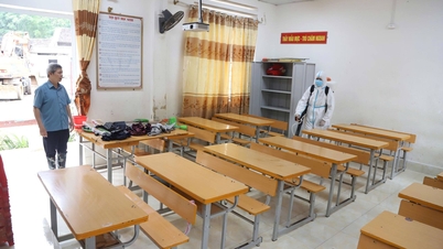 Centrum Kontroli i Zapobiegania Chorobom przeprowadza dezynfekcję i oczyszczanie środowiska po powodzi w gminach Ly Quoc i Dam Thuy.