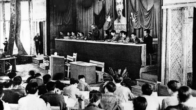 Átitatva Ho Si Minh ideológiájával egy uralkodó párt felépítéséről.