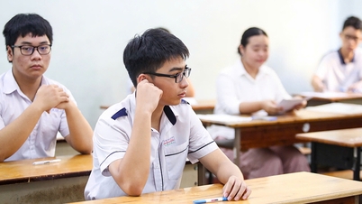 Is het houden van een massa-examen voor de tiende klas in strijd met de geest van universeel onderwijs?