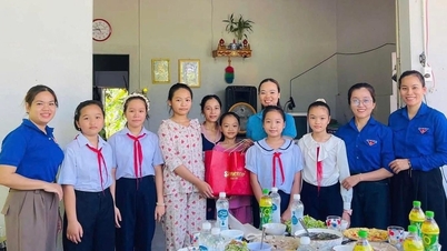 La gente de todo el mundo está centrando su atención en el cumpleaños del presidente Ho Chi Minh.