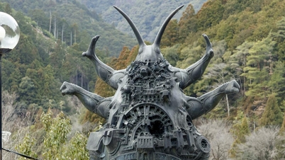Une statue géante de dieu cafard fait sensation au Japon