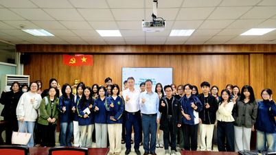 ຈາກຄວາມຕົກໃຈຂອງ "ໂຄງການພາສາອັງກິດ" ໄປສູ່ລາງວັນອັນຫວານຊື່ນຂອງທຶນການສຶກສາ: ການເດີນທາງແຫ່ງການຄົ້ນພົບຕົນເອງ.