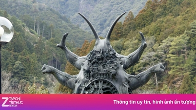 „Izmos” csótányszobrok vonzzák a turistákat Japánban.