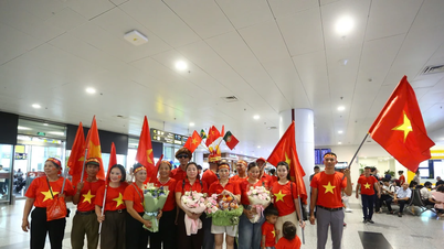 Pasukan Vietnam B17 terkejut dengan kepulangan peminat mereka selepas keajaiban Piala Dunia mereka.