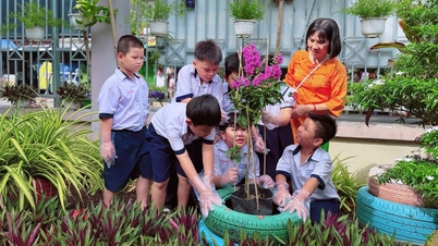 Students plant trees and offer lotus flowers to celebrate President Ho Chi Minh's birthday.