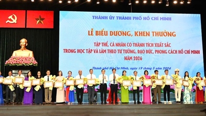 Bandar Raya Ho Chi Minh memberi penghormatan kepada hampir 360 kumpulan dan individu yang teladan kerana mempelajari dan mengikuti ajaran Presiden Ho Chi Minh.